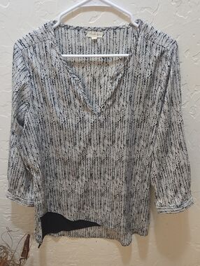 Antilia Femme Black and White V-Neck Patterned Asymmetrical Blouse